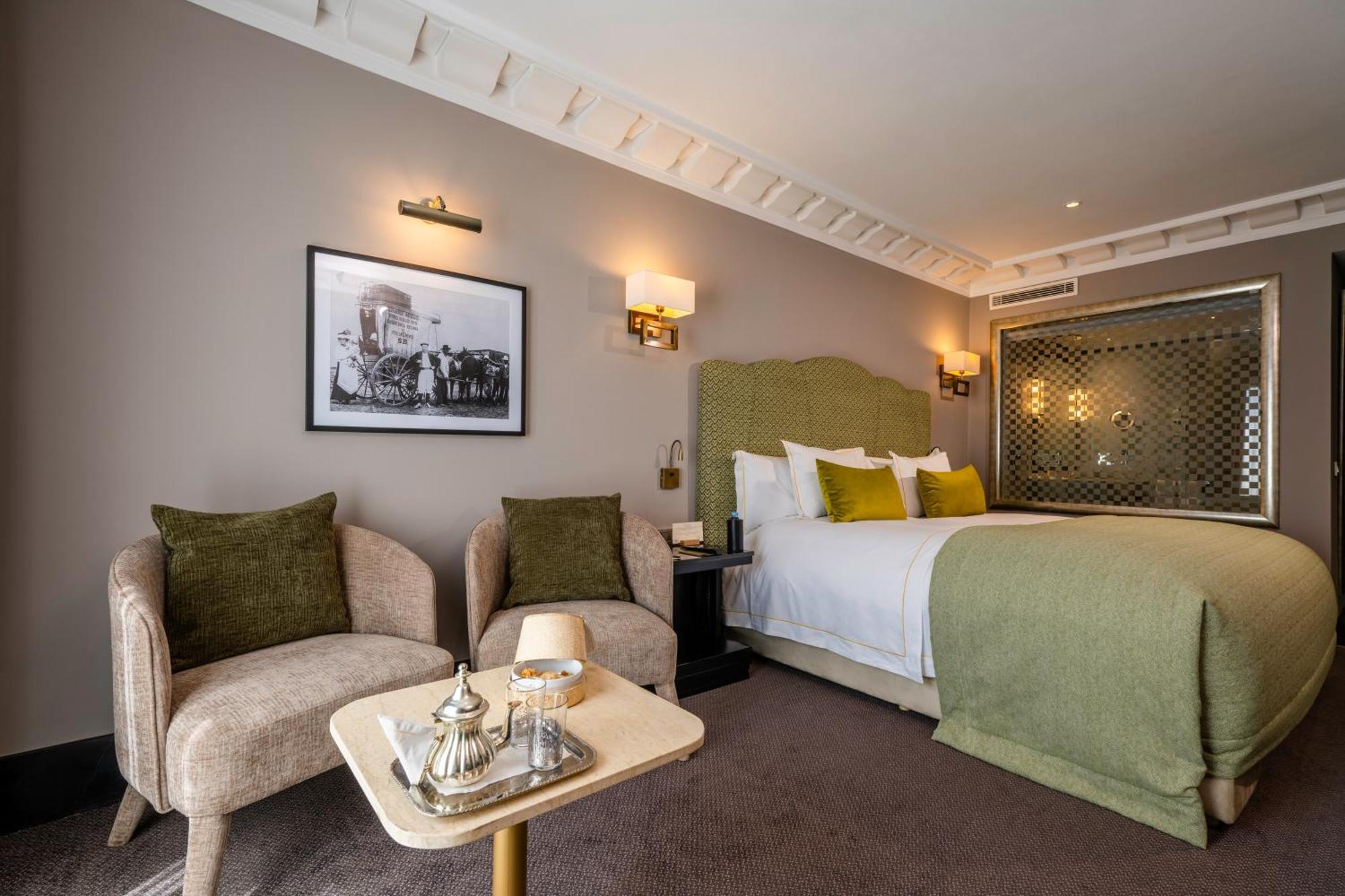 Le Hotel